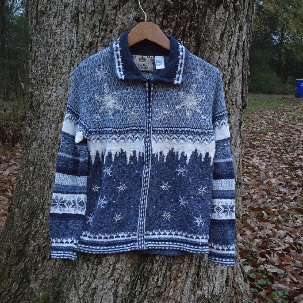 TIARA INTERNATIONAL Blue & White Ramie/Cotton Sweater. Women Size M. SNOWFLAKES!